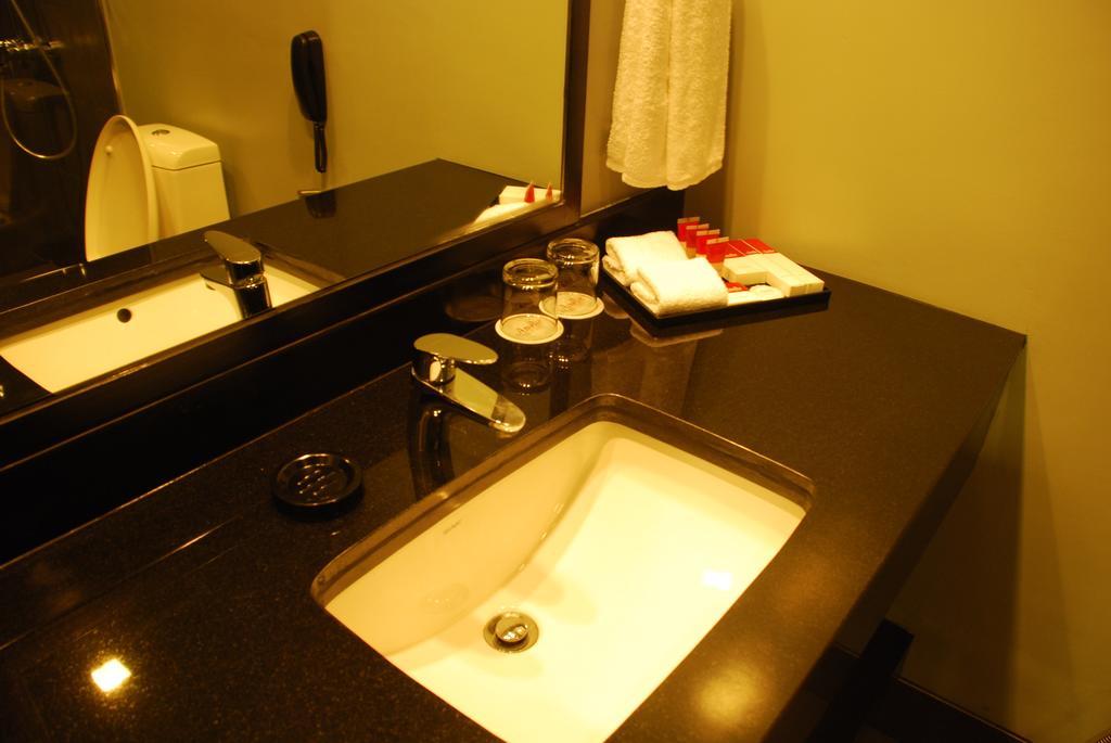 อาเมลี โฮเต็ล มะนิลา Hotel ภายนอก รูปภาพ