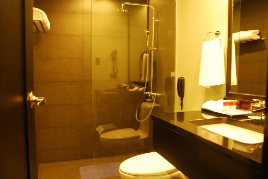 อาเมลี โฮเต็ล มะนิลา Hotel ภายนอก รูปภาพ