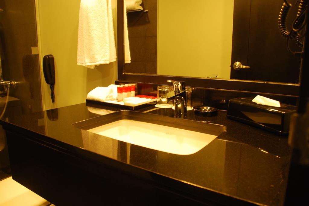 อาเมลี โฮเต็ล มะนิลา Hotel ภายนอก รูปภาพ