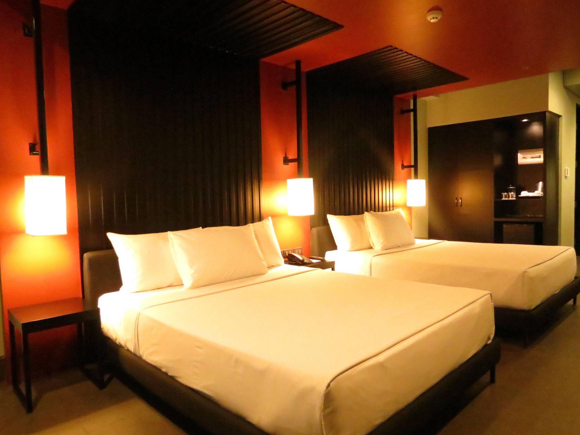 อาเมลี โฮเต็ล มะนิลา Hotel ภายนอก รูปภาพ
