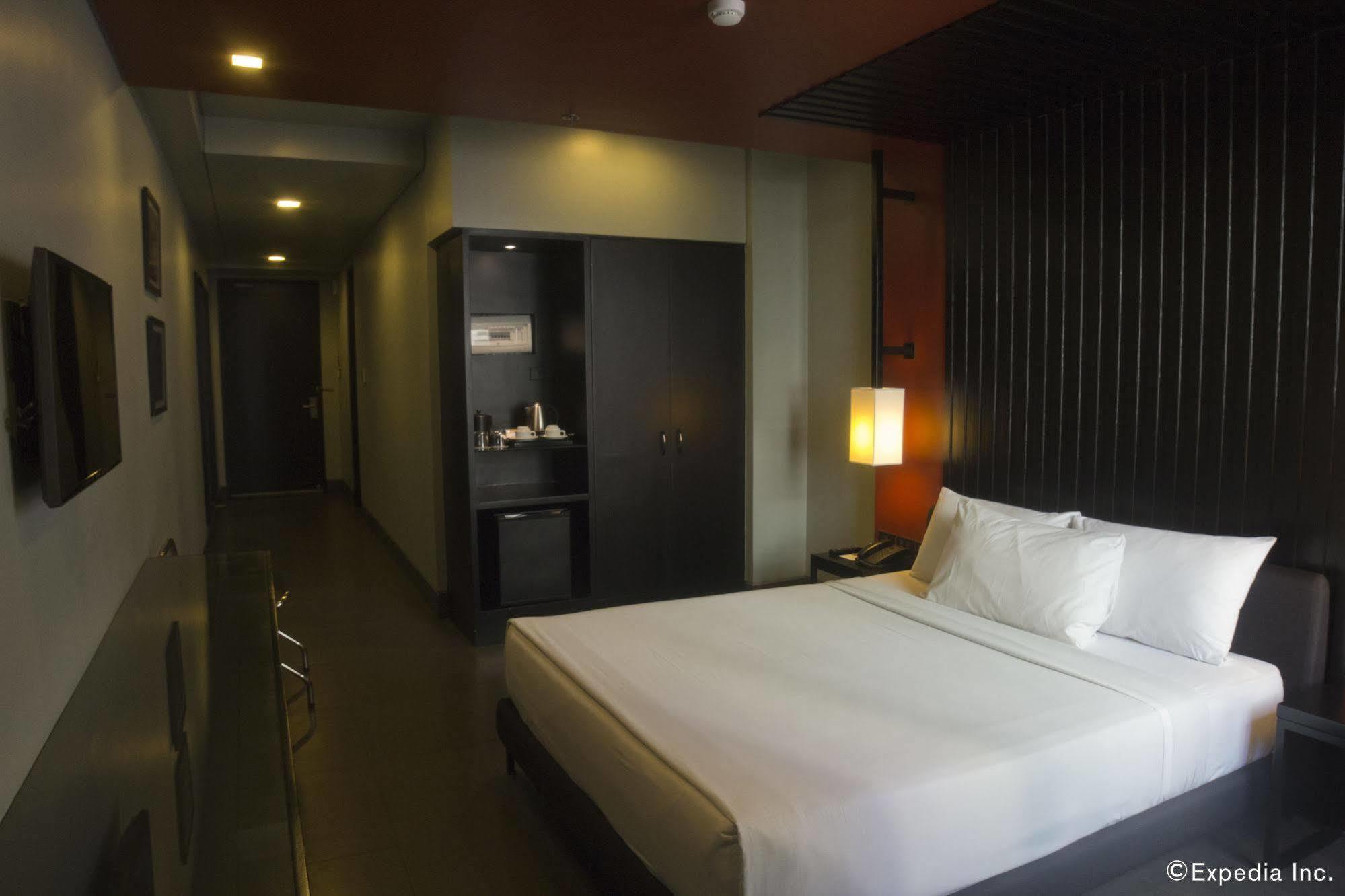 อาเมลี โฮเต็ล มะนิลา Hotel ภายนอก รูปภาพ