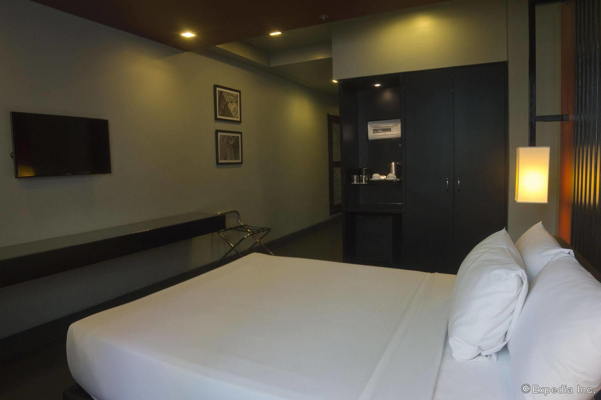 อาเมลี โฮเต็ล มะนิลา Hotel ภายนอก รูปภาพ