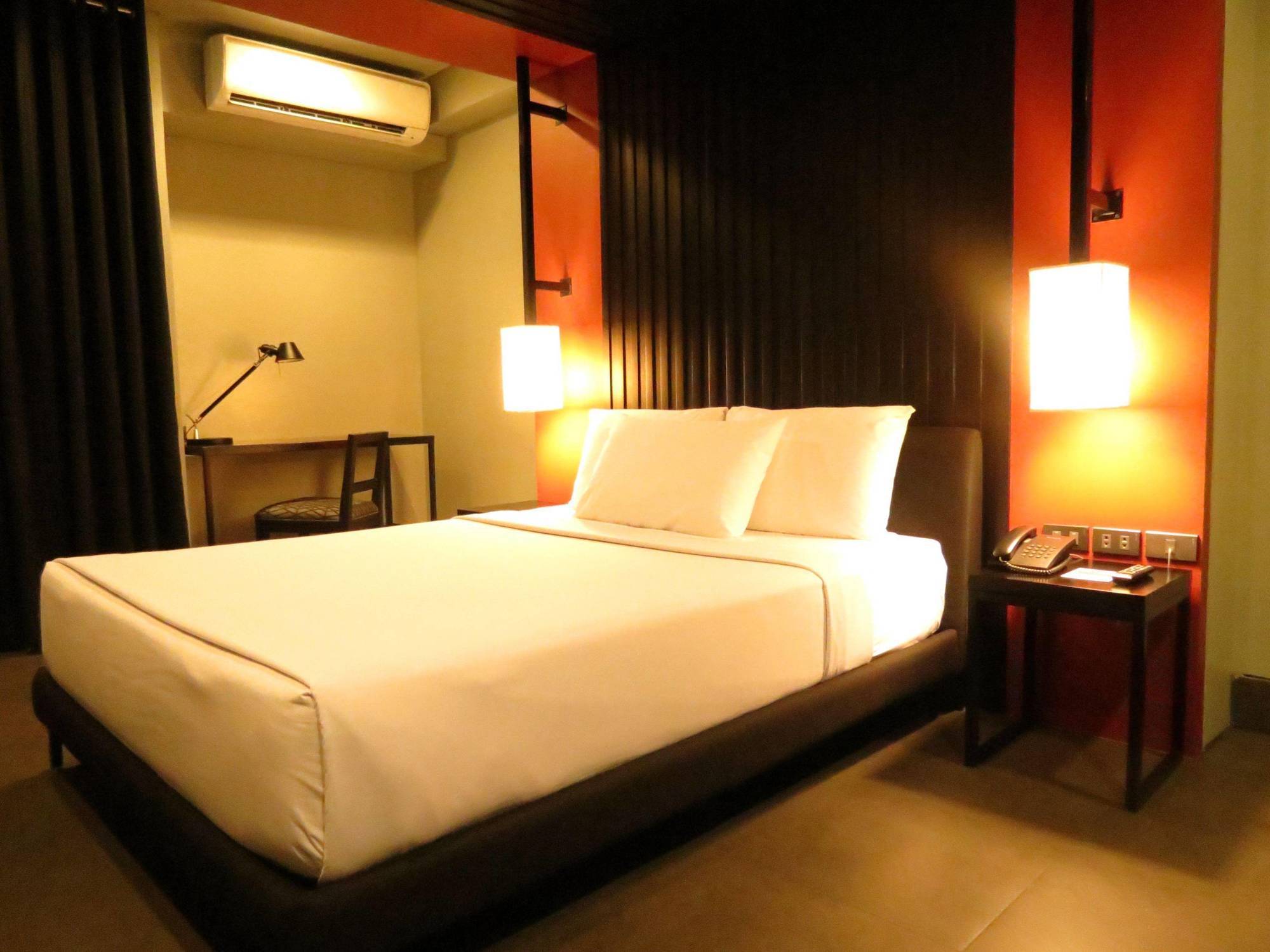 อาเมลี โฮเต็ล มะนิลา Hotel ภายนอก รูปภาพ