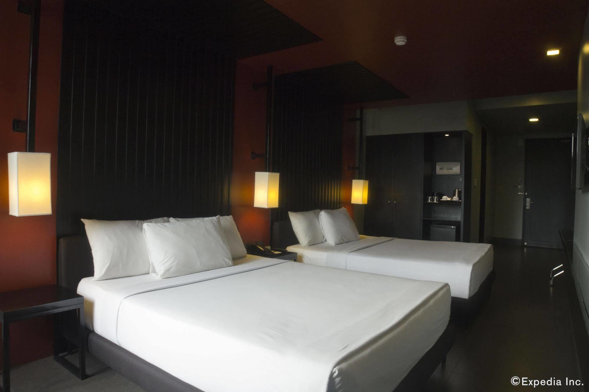 อาเมลี โฮเต็ล มะนิลา Hotel ภายนอก รูปภาพ