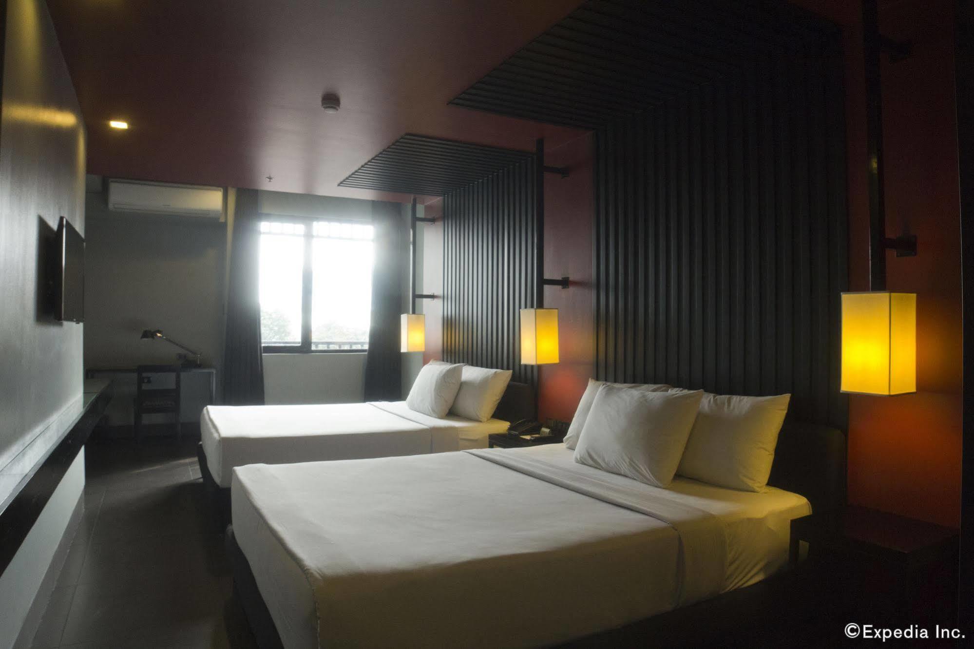 อาเมลี โฮเต็ล มะนิลา Hotel ภายนอก รูปภาพ