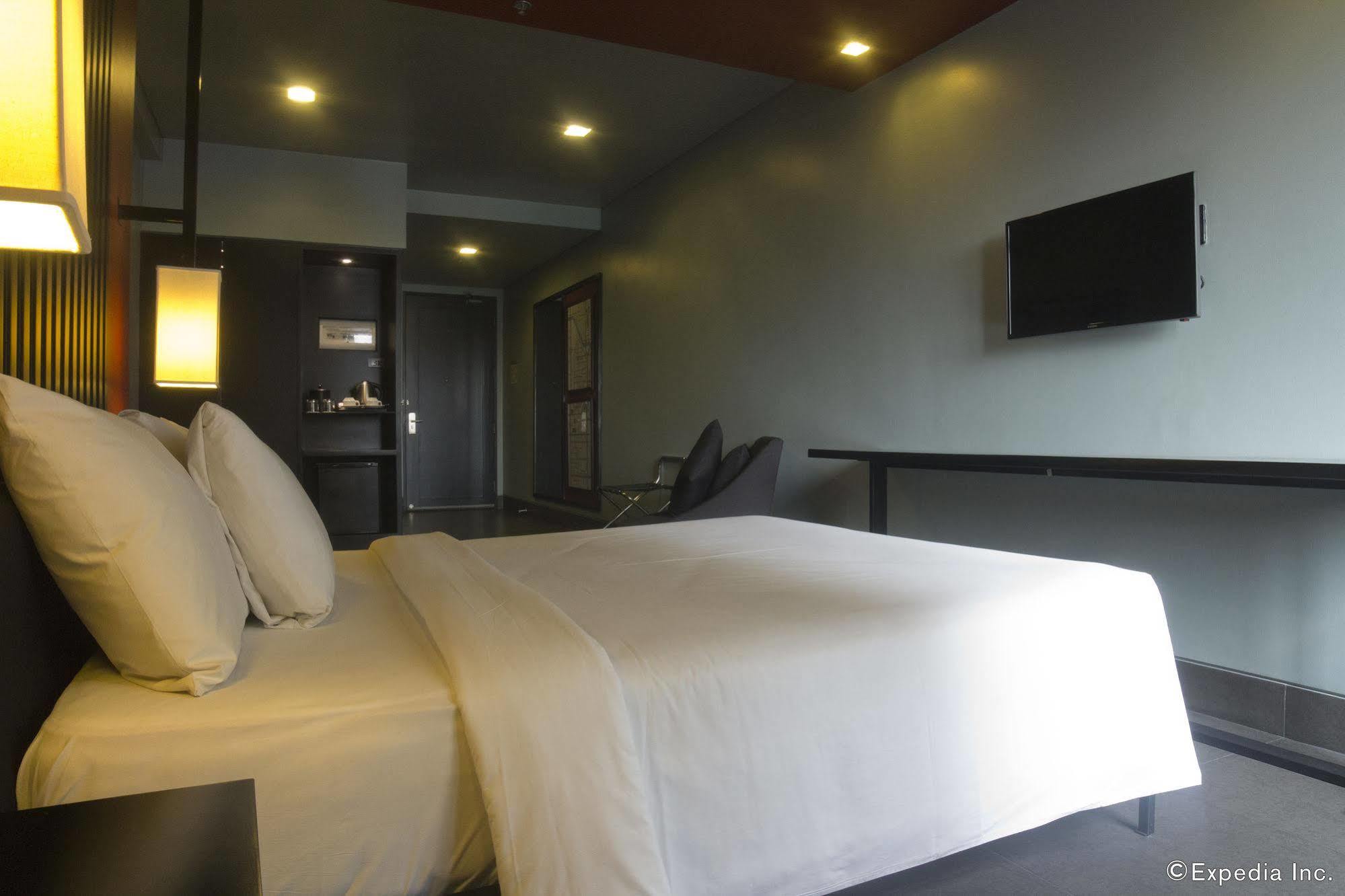 อาเมลี โฮเต็ล มะนิลา Hotel ภายนอก รูปภาพ