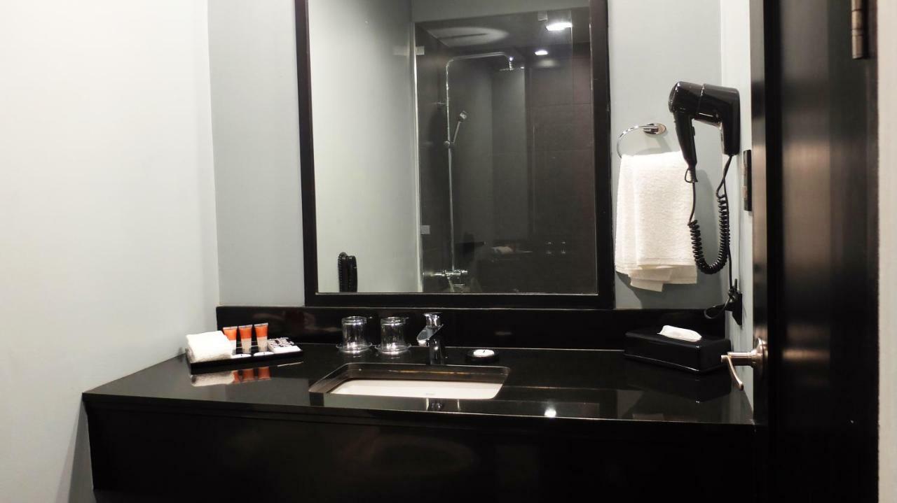 อาเมลี โฮเต็ล มะนิลา Hotel ภายนอก รูปภาพ